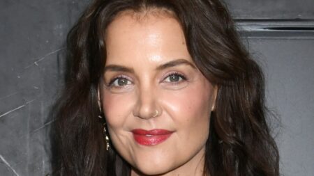 Dawson Creek actress Katie Holmes wearing a nose ring.